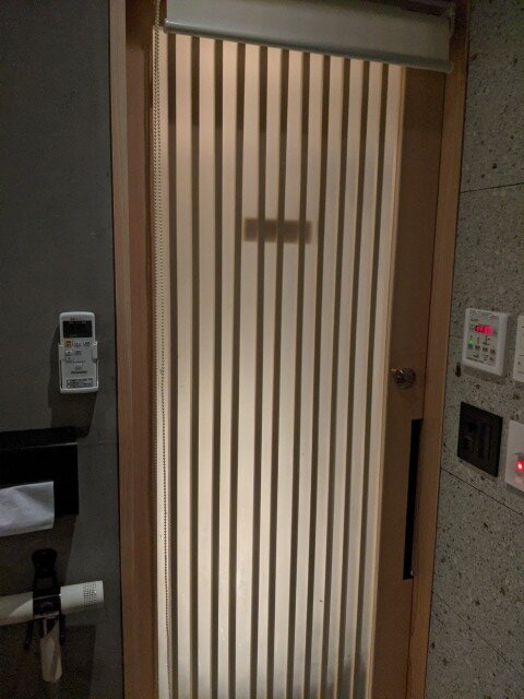 暖力　個室のドア